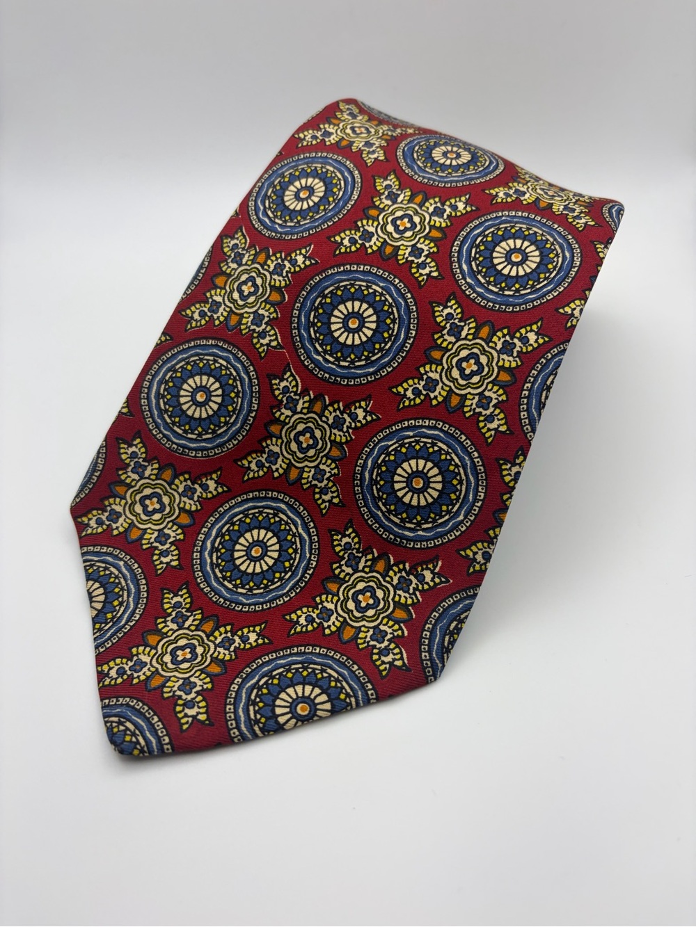Vintage Brooks Brothers Makers Silk Tie Red Medallion Printed In England 1980’s
